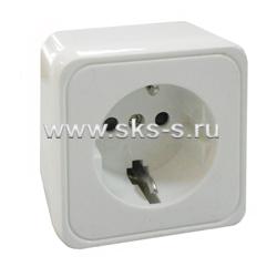 Розетка открытой установки с заземляющими контактами и защитными шторками, (белый)